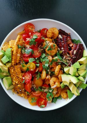 A picture of Maize and shrimp salad.