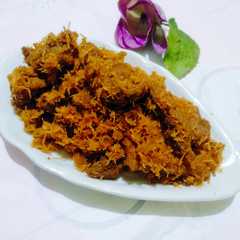 A picture of Serundeng daging.