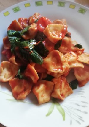 Una foto de Tortellinis rellenos con pasta de jamón