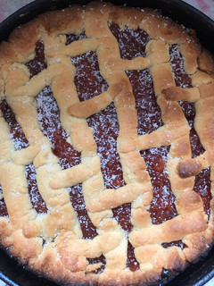 Una foto de Pastafrola de membrillo o dulce de leche