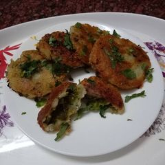 A picture of Aloo matar ki tikki.