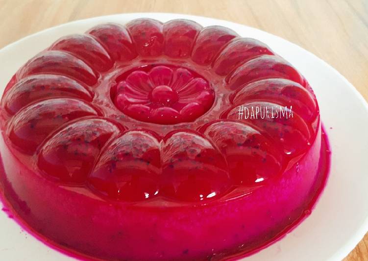 Puding Susu Buah Naga