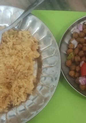पुलाव विद चना मसाला (Pulao with chana masala recipe in Hindi) रेसिपी मुख्य फोटो