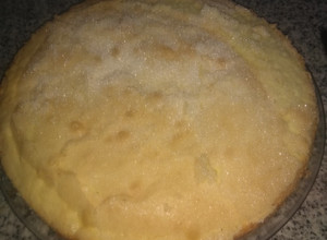 Una foto de Bizcochuelo de vainilla súper fácil y rápido. Bizcochuelo fácil sin leche