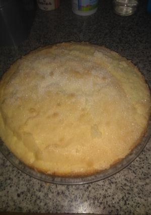 Una foto de Bizcochuelo de vainilla súper fácil y rápido. Bizcochuelo fácil sin leche