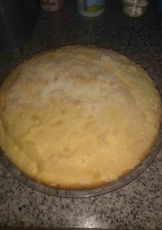 Una foto de Bizcochuelo de vainilla súper fácil y rápido. Bizcochuelo fácil sin leche