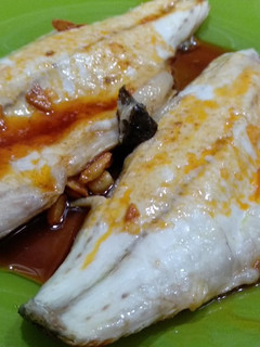 Una foto de Lubina al horno