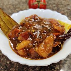 A picture of Tomato and tamarind chutney.