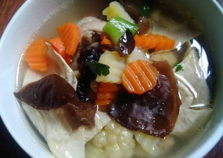 Cara Bikin Sup Kimlo Jamur Kuping &amp; Kembang Tahu Anti Gagal