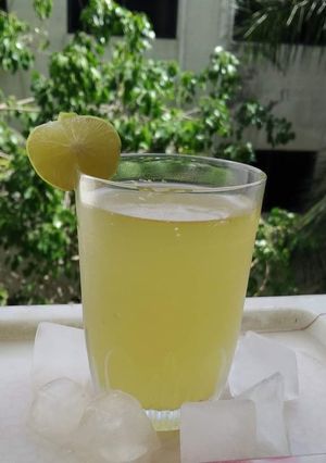 A picture of Sugarcane juice Without sugarcane.