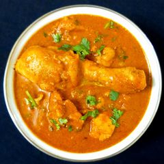 A picture of Chettinad chicken curry.