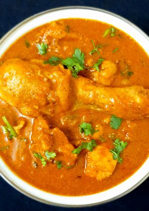 A picture of Chettinad chicken curry.