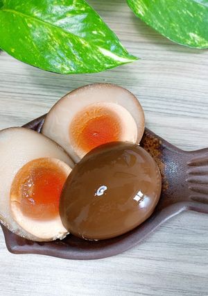 Hình của món NITAMAGO (Trứng ngâm ăn với Mì Nhật).