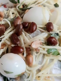 Hình của món Bánh tráng trộn đậu phộng rang muối.