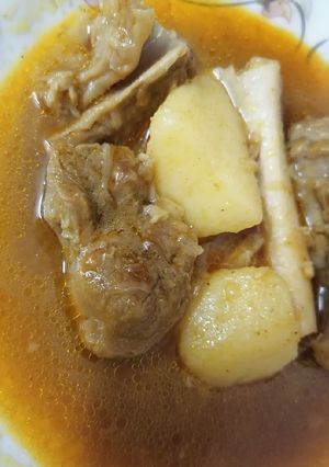 A picture of Aloo gosht.