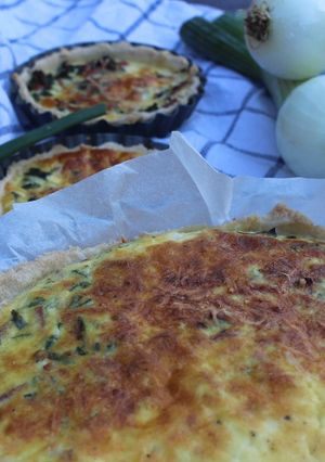 Une photo de Tarte fanes d'oignons nouveaux, lardons 🥓