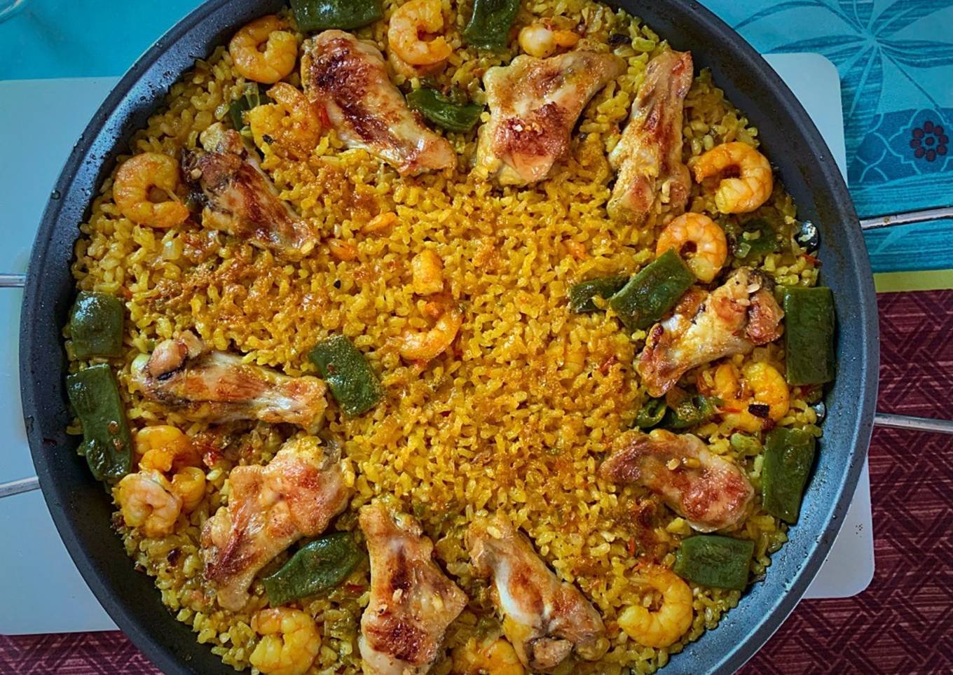 Arroz integral con pollo y langostinos