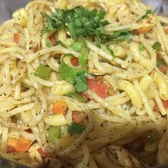 A picture of Chicken veg spaghettis.