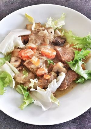 A picture of Blanquette de veal.