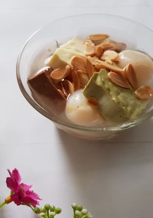 Hình của món Chè khúc bạch.