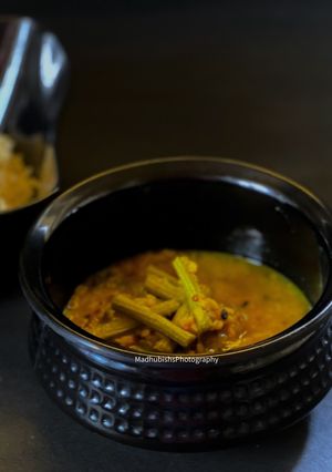 A picture of Sajne Data Moong Dal e / Drumsticks in Moong Dal.