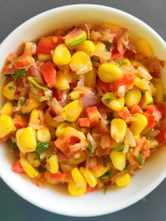 स्वीट कार्न चाट (Buttery sweet corn chaat in Hindi) रेसिपी मुख्य फोटो