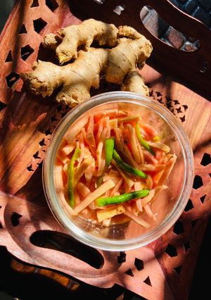 इंस्टेंट अदरक अचार (instant adrak achar recipe in Hindi) रेसिपी मुख्य फोटो