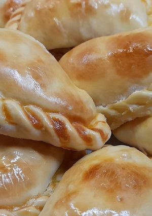 Una foto de Empanadas de salchichas y queso