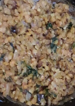 A picture of Karari masoor dal.
