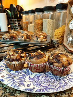 Una foto de Muffins de manzana, canela y nuez