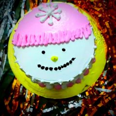 A picture of Snowman face cake.