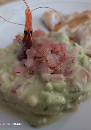 Una foto de Tartar de gambita roja con yogurt griego