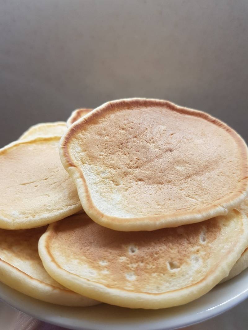 Панкейки на молоке. Панкейки с сыром. Панкейки из молока. Панкейки на молоке фото.