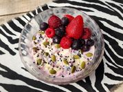 Una foto de postre rápido de frambuesas