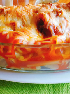 Una foto de Macarrones con brócoli y salsa de tomate al horno