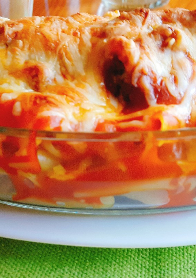 Una foto de Macarrones con brócoli y salsa de tomate al horno
