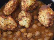 Una foto de bacalao con cebolla freidora de aire