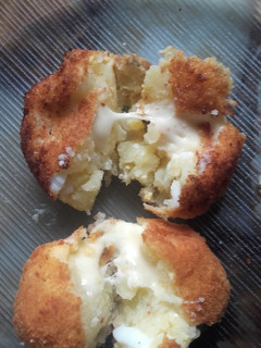 Una foto de Bombas de papa rellenas