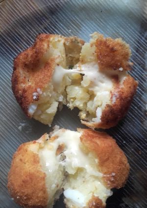 Una foto de Bombas de papa rellenas