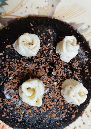 A picture of Oreo biscuits cake.