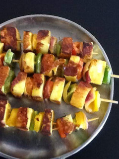 पनीर टिक्का (Paneer tikka recipe in Hindi) रेसिपी मुख्य फोटो