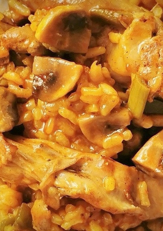 Una foto de Arroz de Conejo y Champiñones