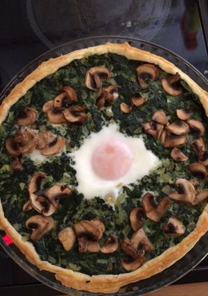 Una foto de Tarta de espinacas con hongos