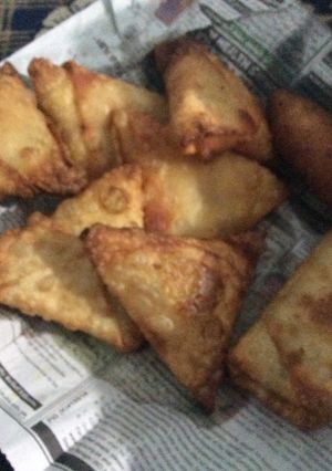 A picture of Aloo samosa.