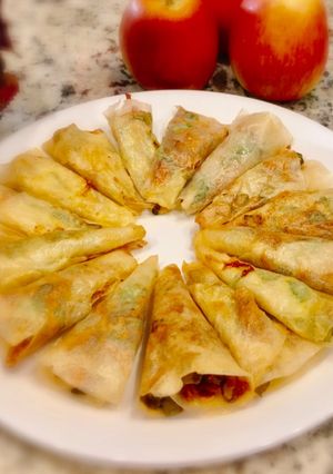 Hình của món Bánh tráng cuộn trứng-tép sấy-hành lá nướng giòn.