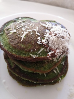 Una foto de Hot cakes de espinaca 🥞🌿/ low carb / cetogénica