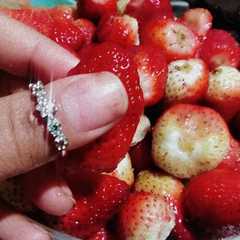 🦋🍓 تفريز الفروالة على طريقة ريحانه الجنة 🍓🦋-レシピのメイン写真