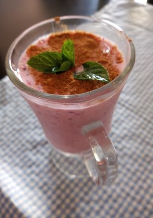 Una foto de Kéfir de fresas 🥛🍓
