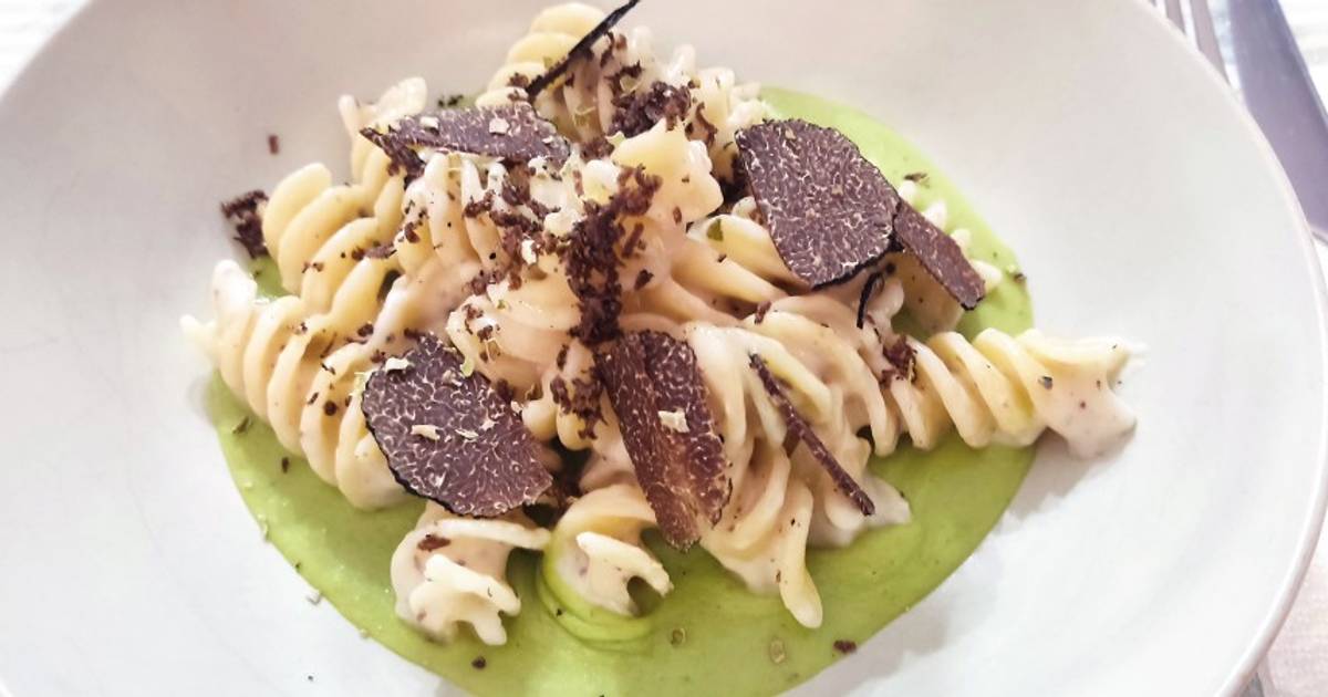 Ricetta Fusillone, crema di fave, pecorino, tartufo nero di Simone