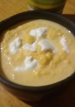 Una foto de Sopa de zapallo anco o calabacín